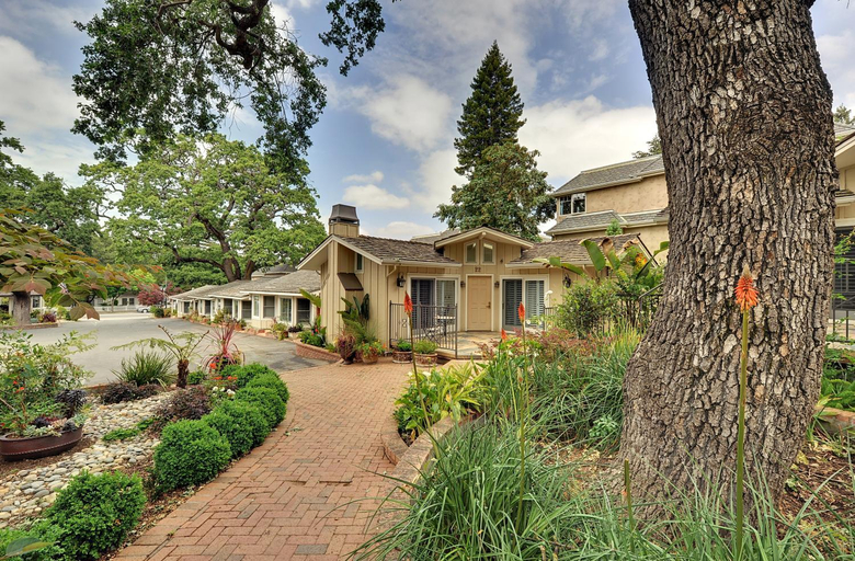 Others 5, Saratoga Oaks Lodge, Santa Clara