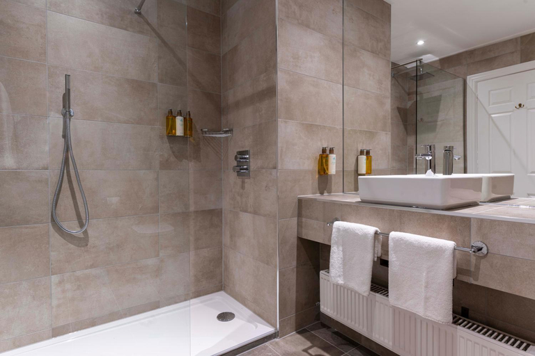 Bathroom 4, Kingsmills Hotel, Highland