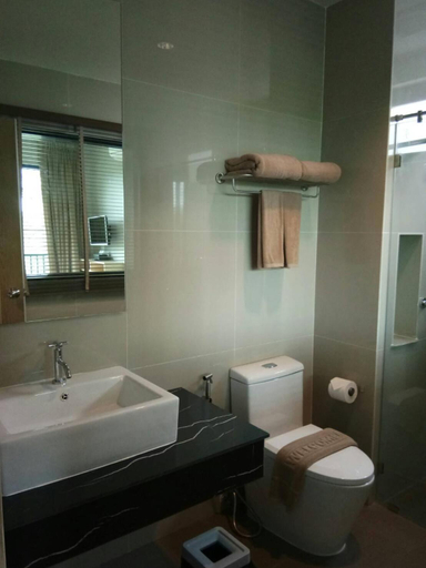 Bathroom 4, Riverawan Hotel - SHA Extra Plus, Muang Chanthaburi