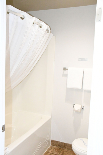 Bathroom 3, Super 8 Fort McMurray, Division No. 16