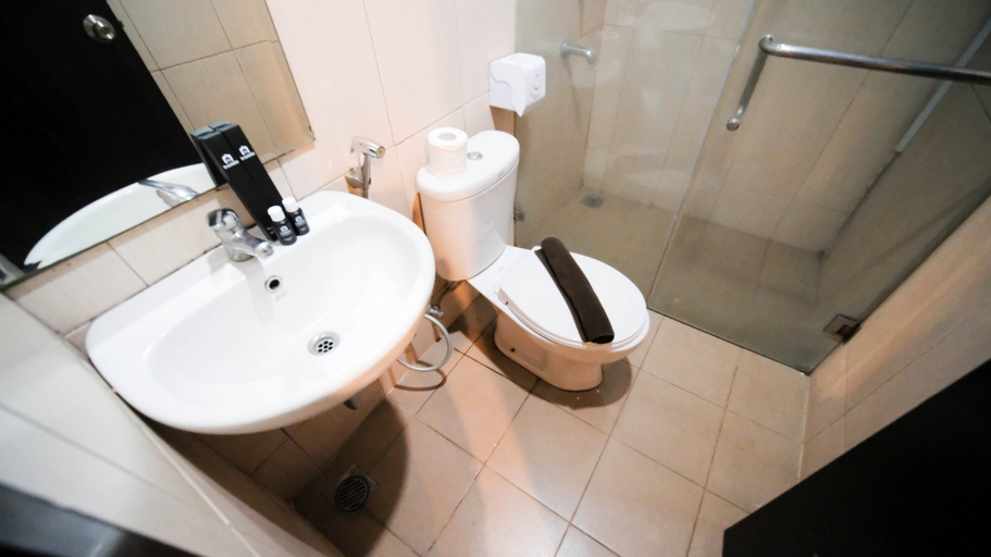 Bedroom 3, Best Location and Comfy 2BR at Tamansari Papilio Apartment By Travelio, Surabaya