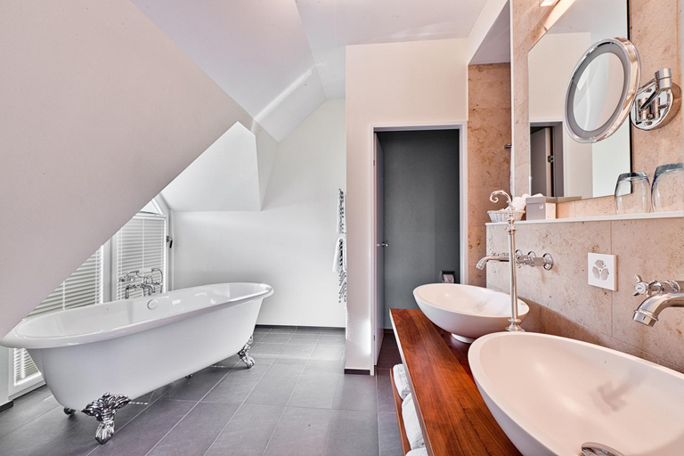 Bathroom 5, Belvedere Strandhotel & Restaurant, Niedersimmental