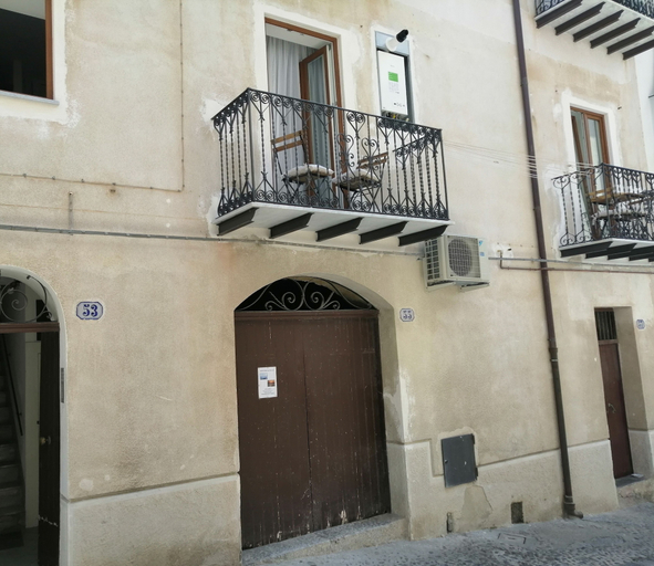 Front of property, Casa Dei Normanni COSTANZA, Palermo