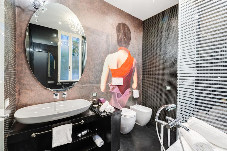 Bathroom 3, The French suites by oneup Hospitality, Roma