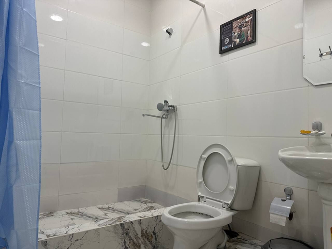 Bathroom 3, Hotel Home Alone, Tashkent City