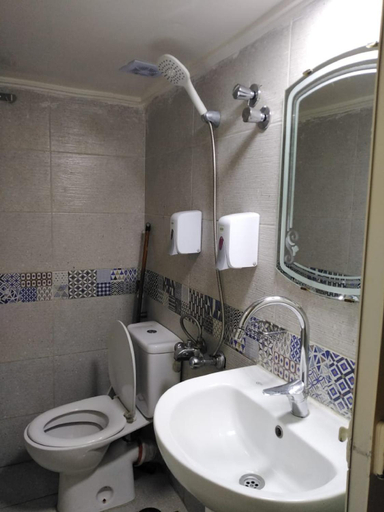 Bathroom 2, Panorama Palace Hotel, 'Abdin