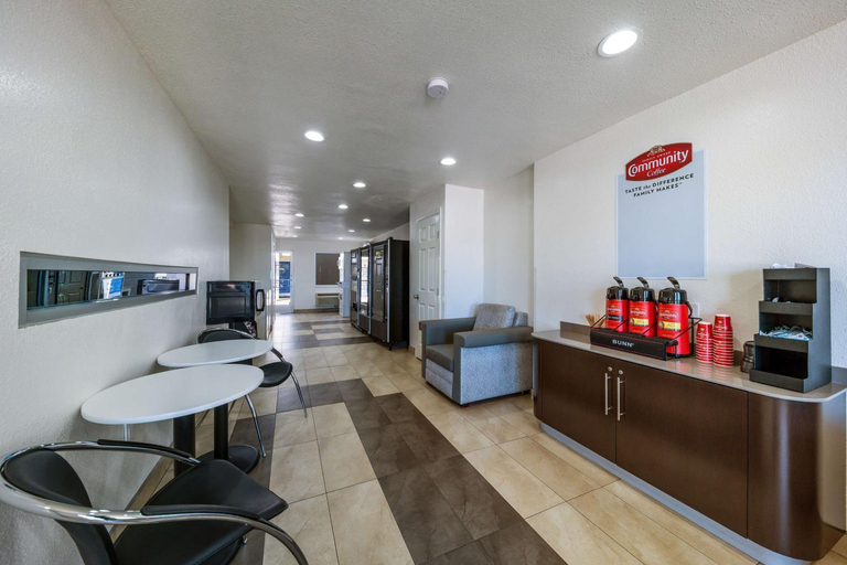 Food & Drinks 5, Motel 6 Dallas, Tx - Farmers Branch, Dallas