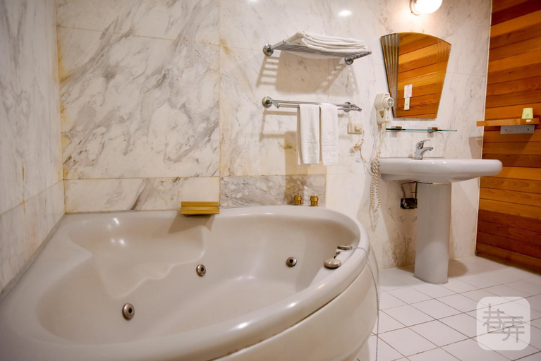 Bathroom 4