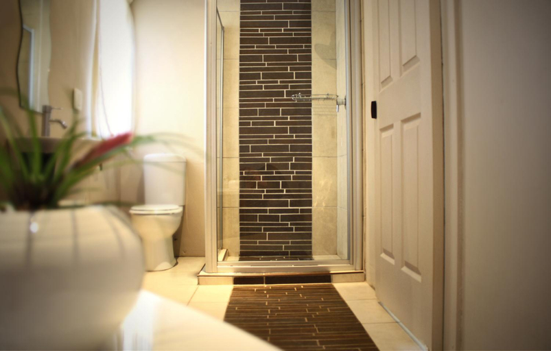 Bathroom, Mondior Manor Guest House, Frances Baard