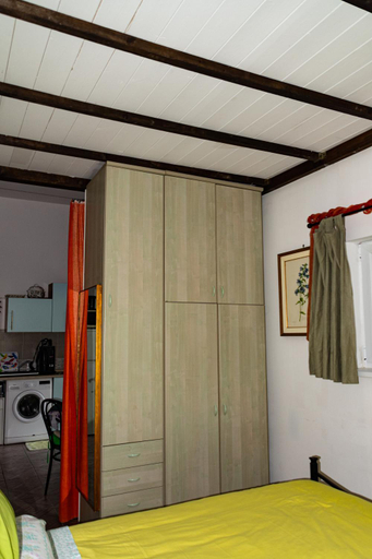 Bedroom 2, Su da noi, Trieste