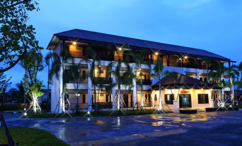 Exterior & Views 20
