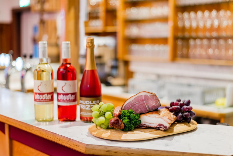 Food & Drinks 4, Dorf-Zimmer Mirth, Jennersdorf