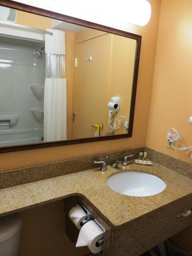 Bathroom 4, Days Inn & Conference Centre by Wyndham Oromocto, Sunbury
