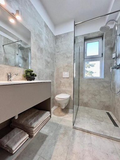 Bathroom 4, Aparthotel Atmosphere, Tuzla