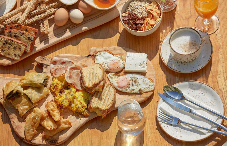 Food & Drinks 5, Sunrise Tsagkarada, Thessaly