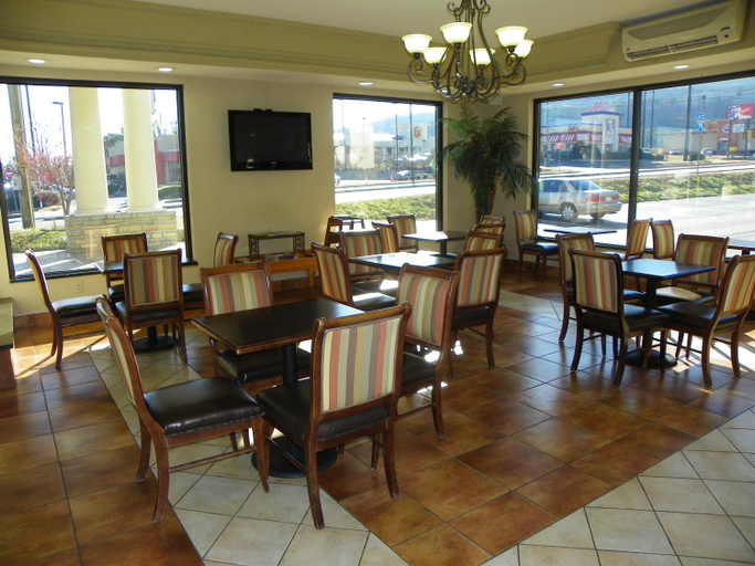 Food & Drinks 5, Days Inn by Wyndham Dalton, Whitfield