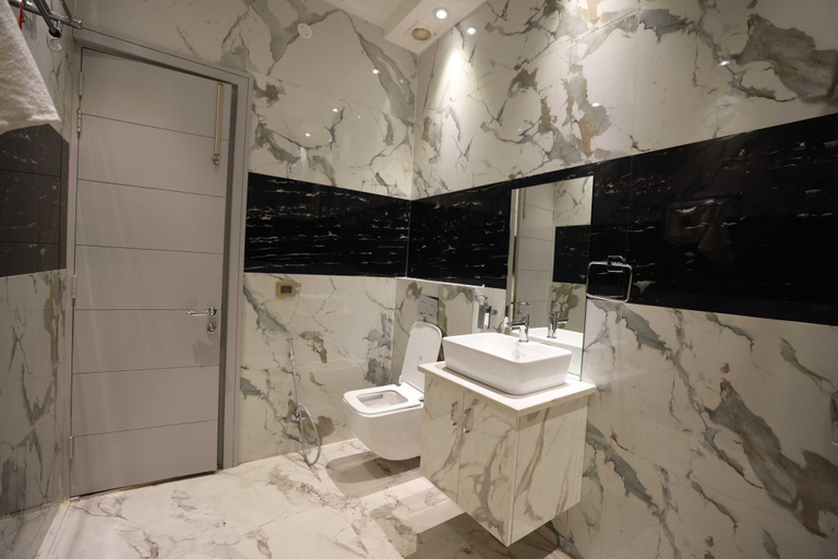 Bathroom 3, Burney Palace, Bulandshahr