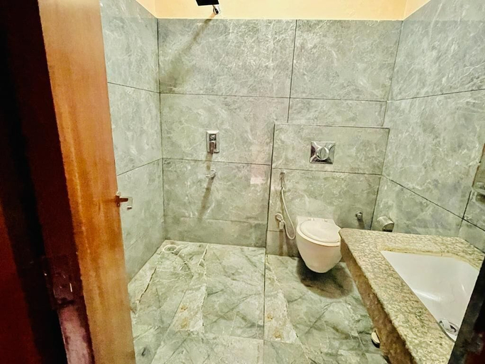 Bathroom 3, Hotel Suryadev, Kangra