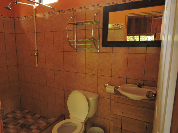 Bathroom 3, El Portal De Champey, Lanquín