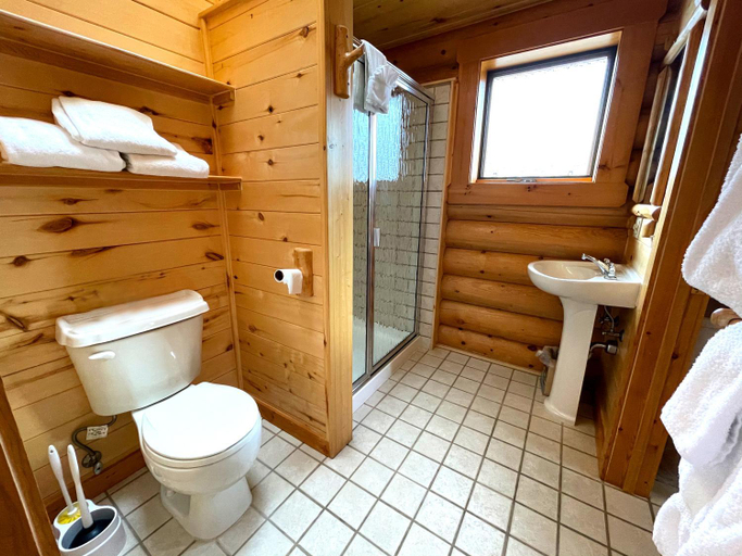 Bathroom 4, Beartooth Hideaway Inn & Cabins, Carbon