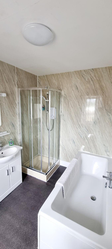 Bathroom 2, The Mariner Hotel, Dumfries and Galloway