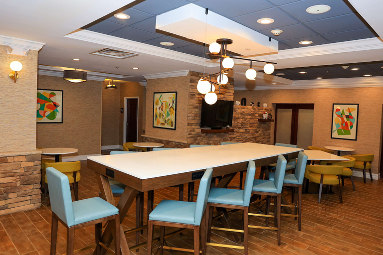 Food & Drinks 5, Hampton Inn Atlanta-Canton, Cherokee