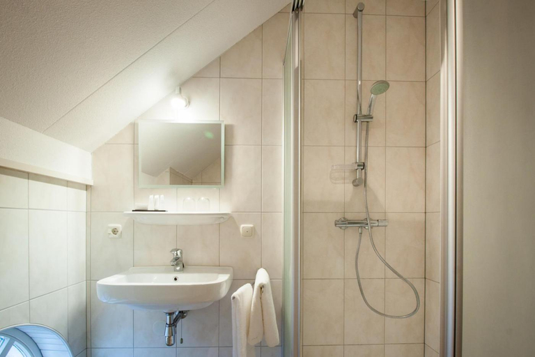 Bathroom 2, Mert 5, Beesel