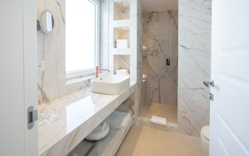 Bathroom 4, Hotel Pagoda, Napoli