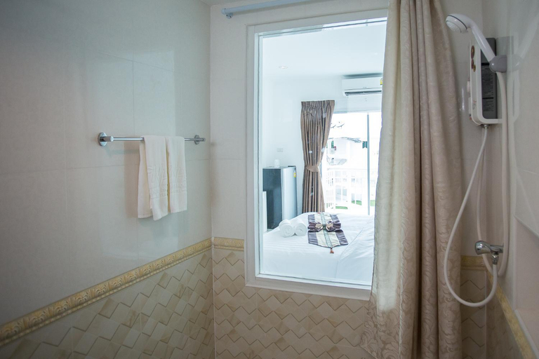 Bathroom 3, White House Hotel, Muang Tak