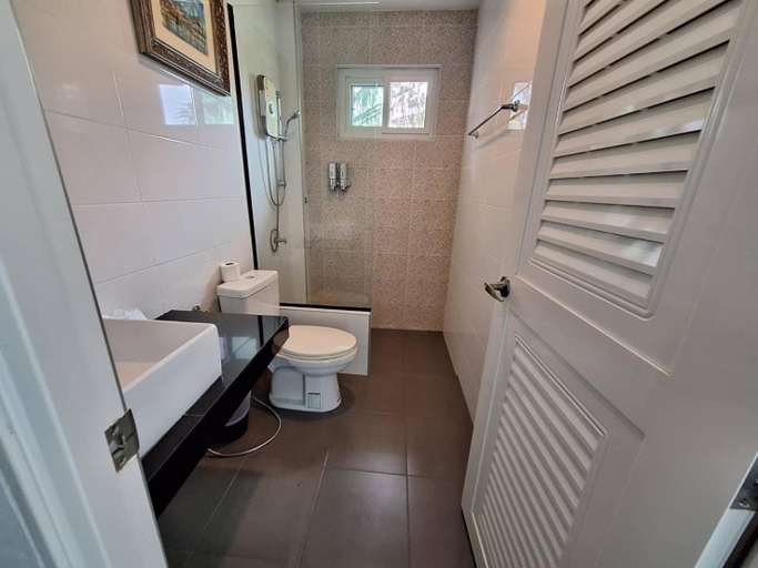 Bathroom 4, Lantanoblesse, Ko Lanta