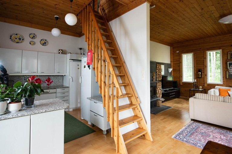 Others 5, Leena's B&B, Uusimaa
