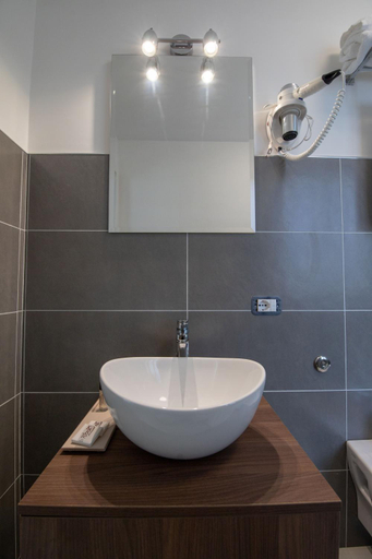 Bathroom 5, Palazzo Caracciolo del Sole, Napoli