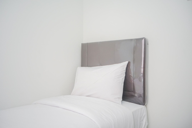 Bedroom 2, Comfy and Stylish 2BR Emerald Bintaro Apartment, South Tangerang