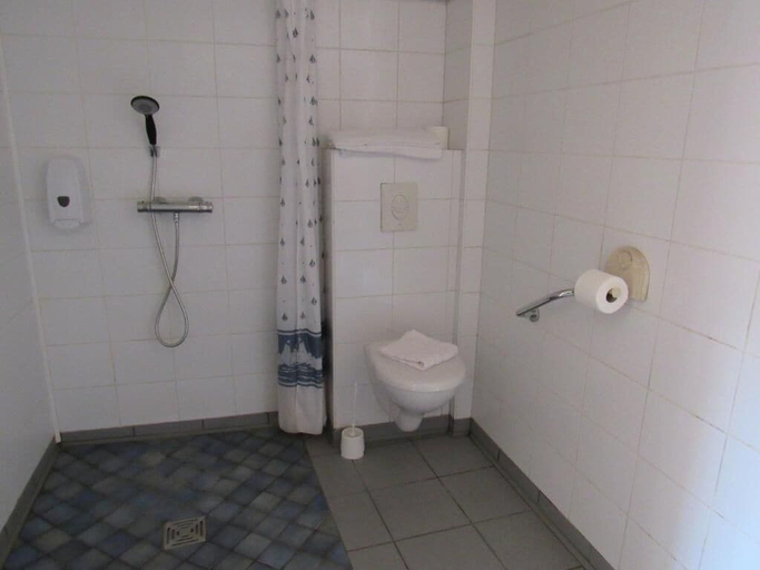 Bathroom 4, Hôtel Les Sternes, Côtes-d'Armor