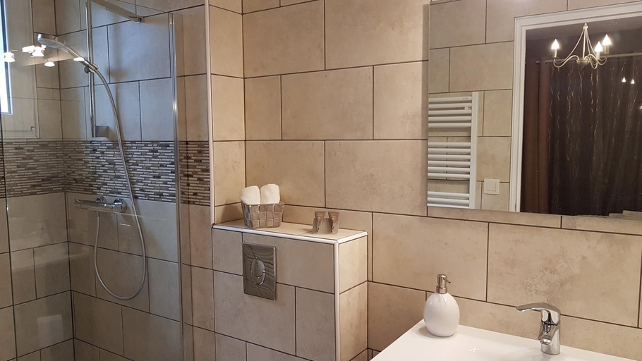 Bathroom 5, Le Clos Magedon, Yvelines