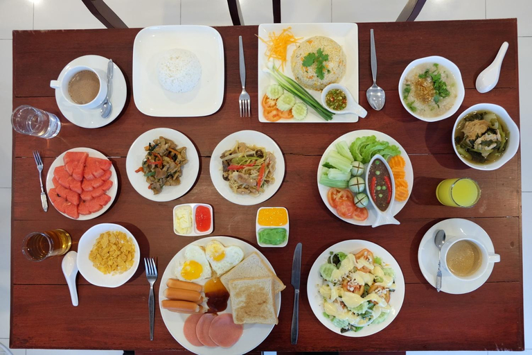 Food & Drinks, White House Hotel, Muang Tak
