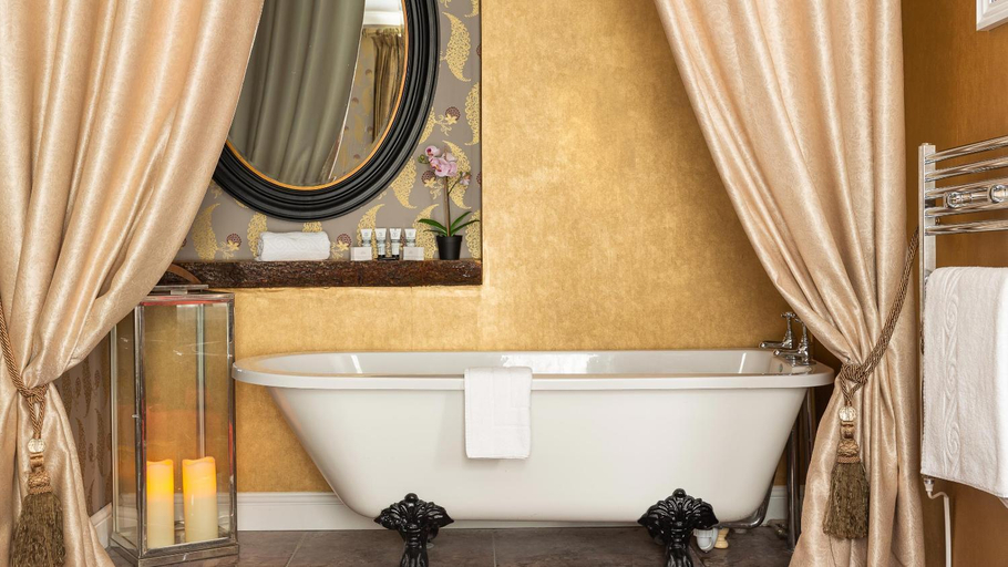 Bathroom 4, Muthu Clumber Park Hotel and Spa, Nottinghamshire