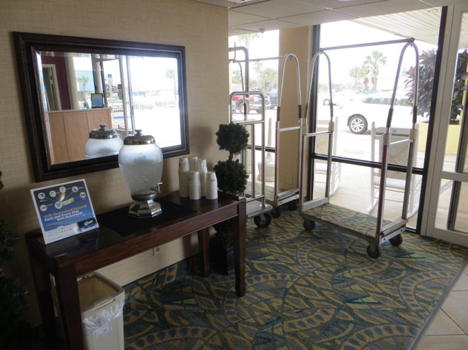 Public Area 2, Days Inn by Wyndham Daytona Oceanfront, Volusia