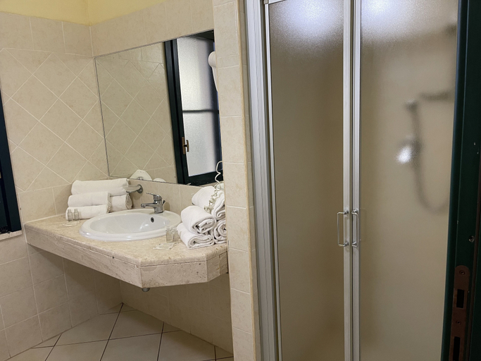 Bathroom 3, Ala Birdi Residence, Oristano
