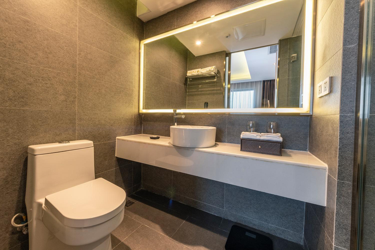 Bathroom 4, Chengdu Jiuzhaigou Hotel, Chengdu