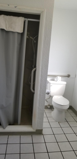 Bathroom 2, Mountain View Inn, Siskiyou