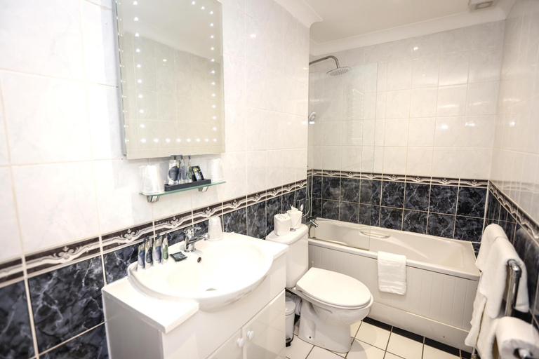 Bathroom 4, Ocean Beach Hotel and SPA Bournemouth - OCEANA COLLECTION, Bournemouth
