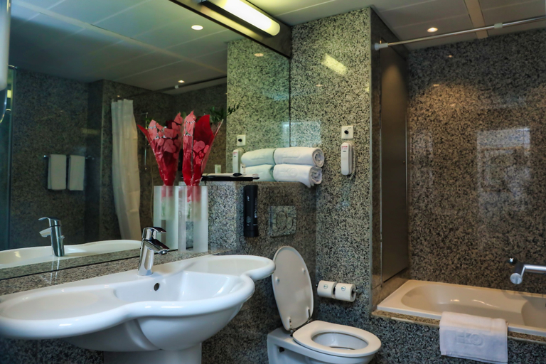 Bathroom 4, Eko Hotel Suites, Eti-Osa