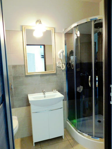Bathroom 2, Zajazd Fakir, Tarnowskie