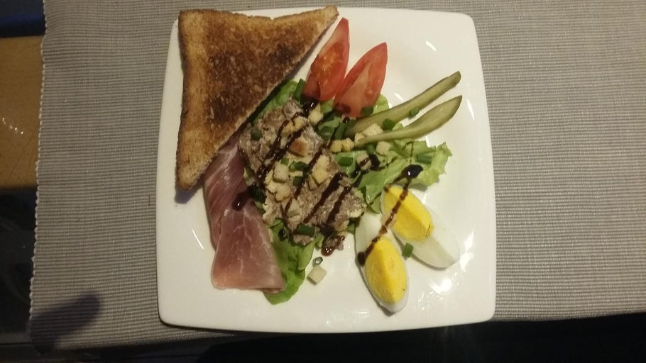 Food & Drinks, La Roussilhe, Lot