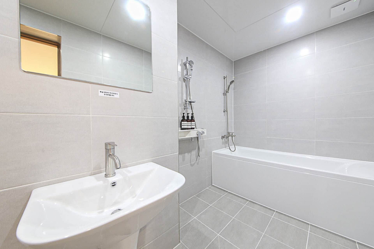 Bathroom 3, Busan Seomyeon Broa Hotel, Busanjin