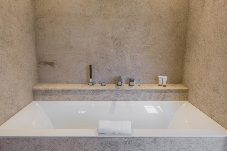 Bathroom 4, Domaine de Rymska & Spa - Relais & Châteaux, Saône-et-Loire