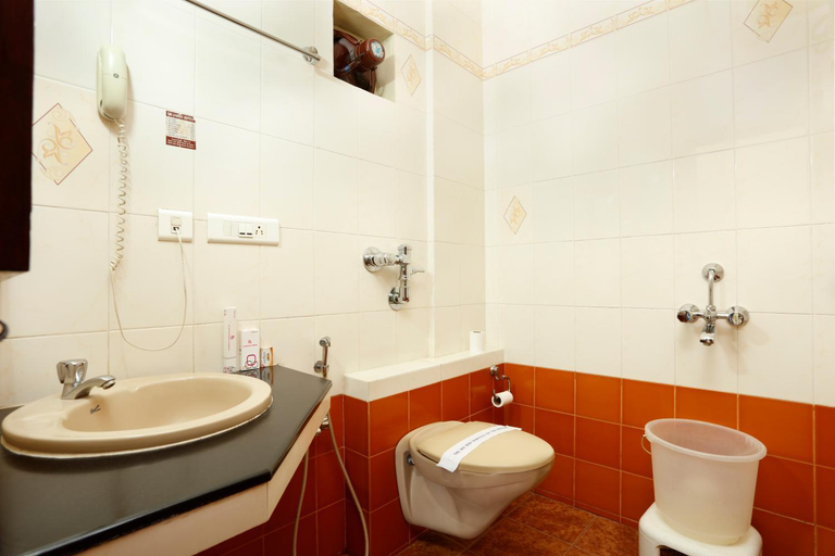 Bathroom 4, Sri Aarvee Hotel - Coimbatore, Coimbatore