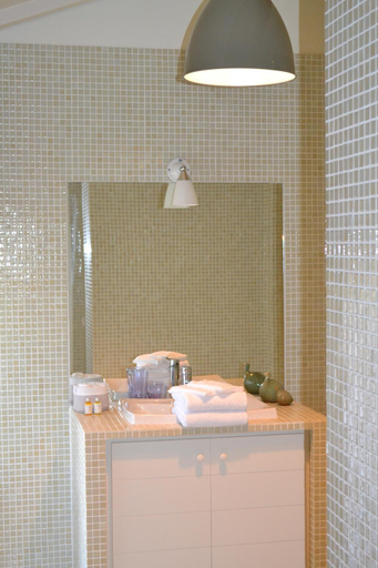 Bathroom 4, Mas A l'Improviste, Bouches-du-Rhône