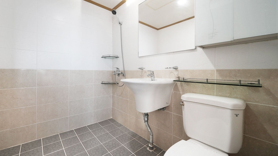 Bathroom 4, Namhae The Terrace, Namhae